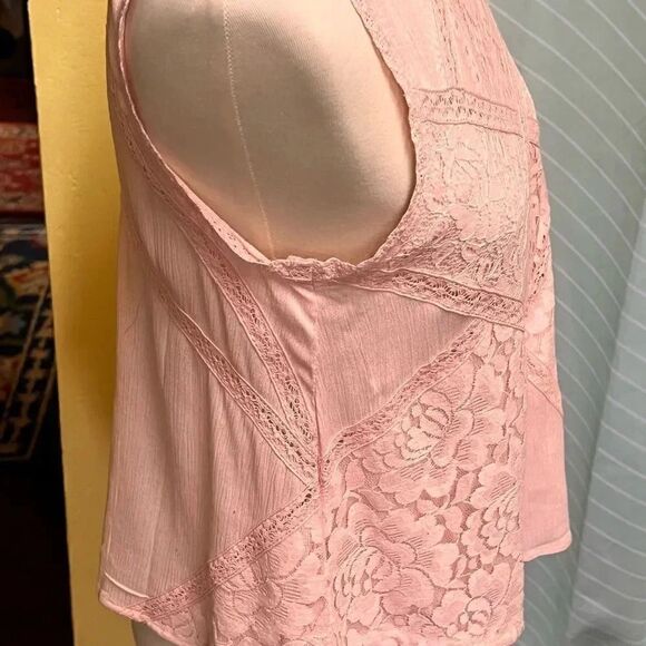 EUC Pink Sleeveless Lace Top, Hi/Neck Size Small #YC#5 - Picture 5 of 7